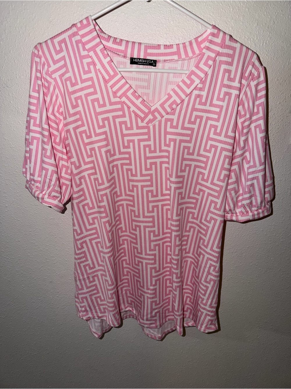 HEIMISH USA Pink & White Geometric V-Neck Short Sleeve Top Super Soft NWOT